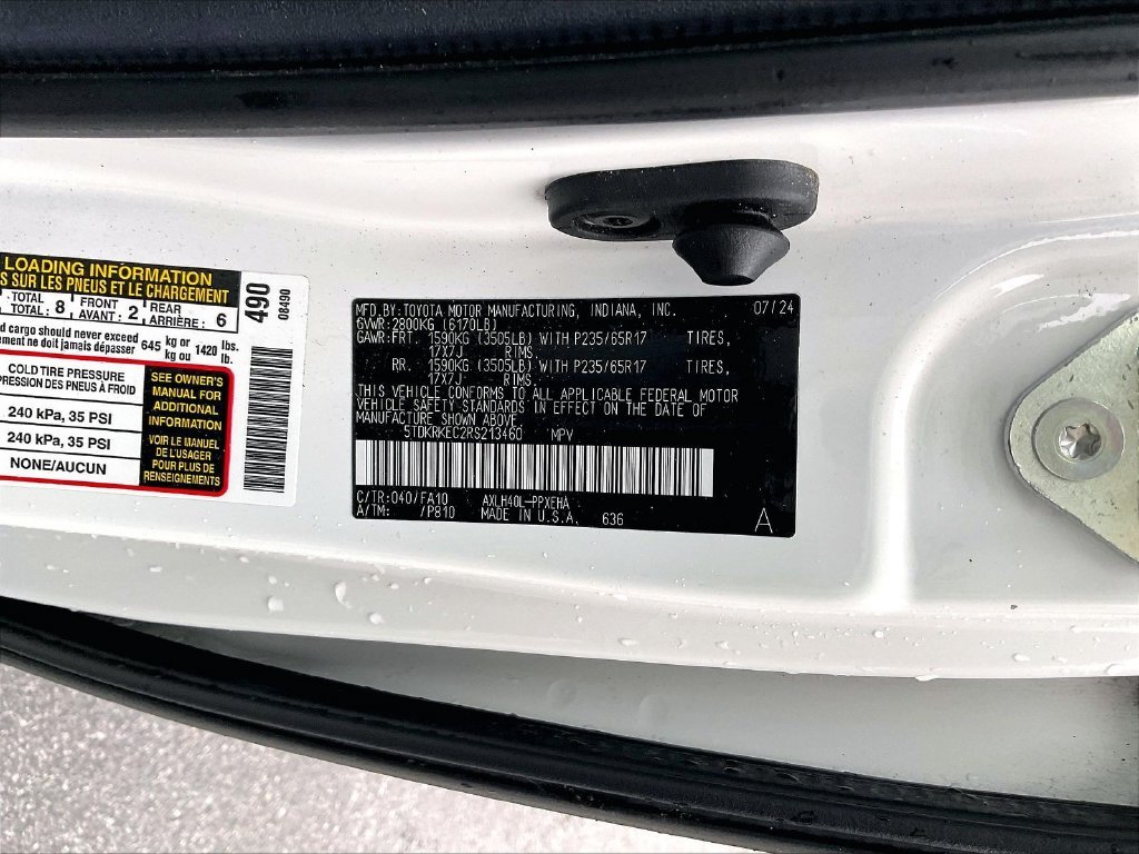 Used 2024 Ice Toyota LE image 33