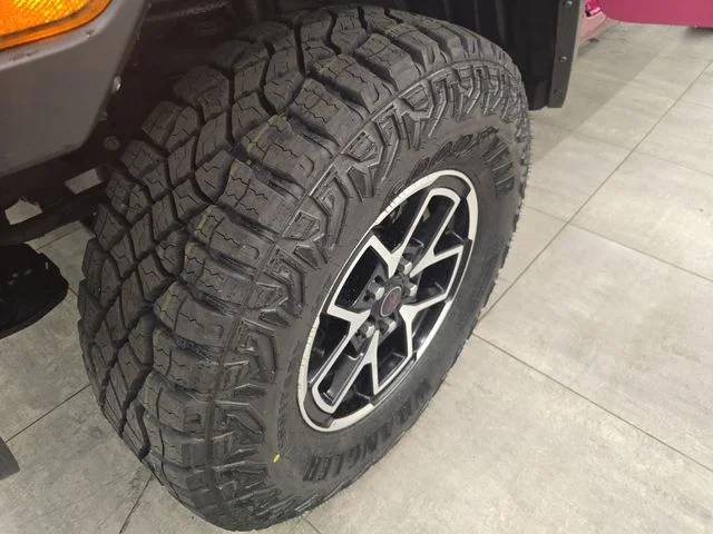 Used 2024 Tuscadero Pearlcoat Jeep Rubicon image 39