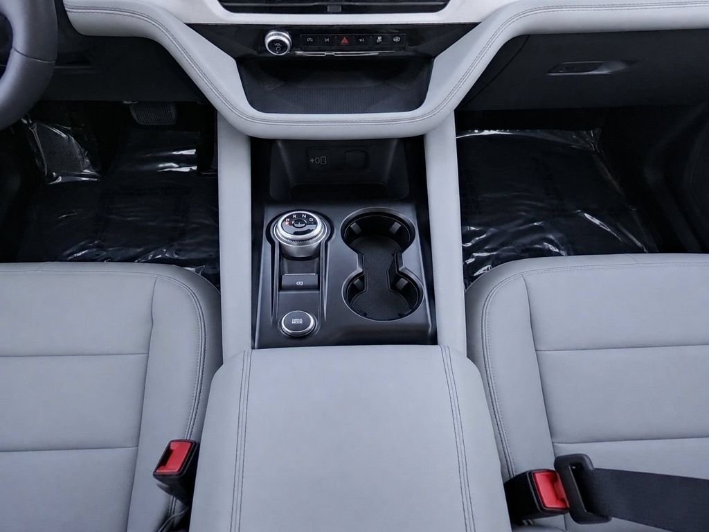 New 2026 Star White Metallic Tri-Coat Ford Active image 12