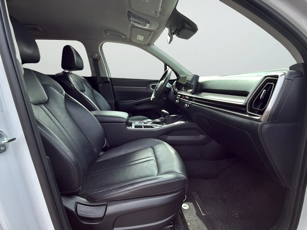 Used 2024 White Kia S image 10