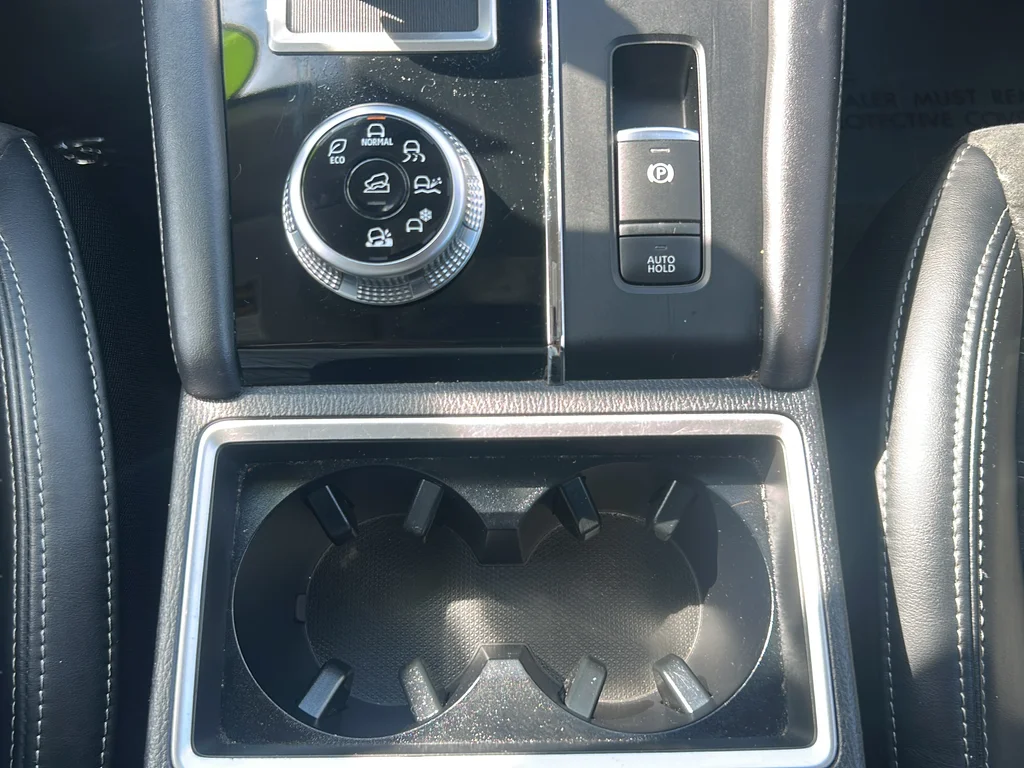 Used 2024 Silver Mitsubishi SE image 22