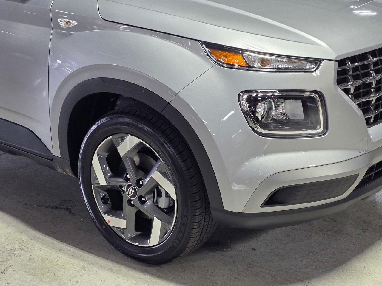 New 2026 Shimmering Silver Hyundai SEL image 10