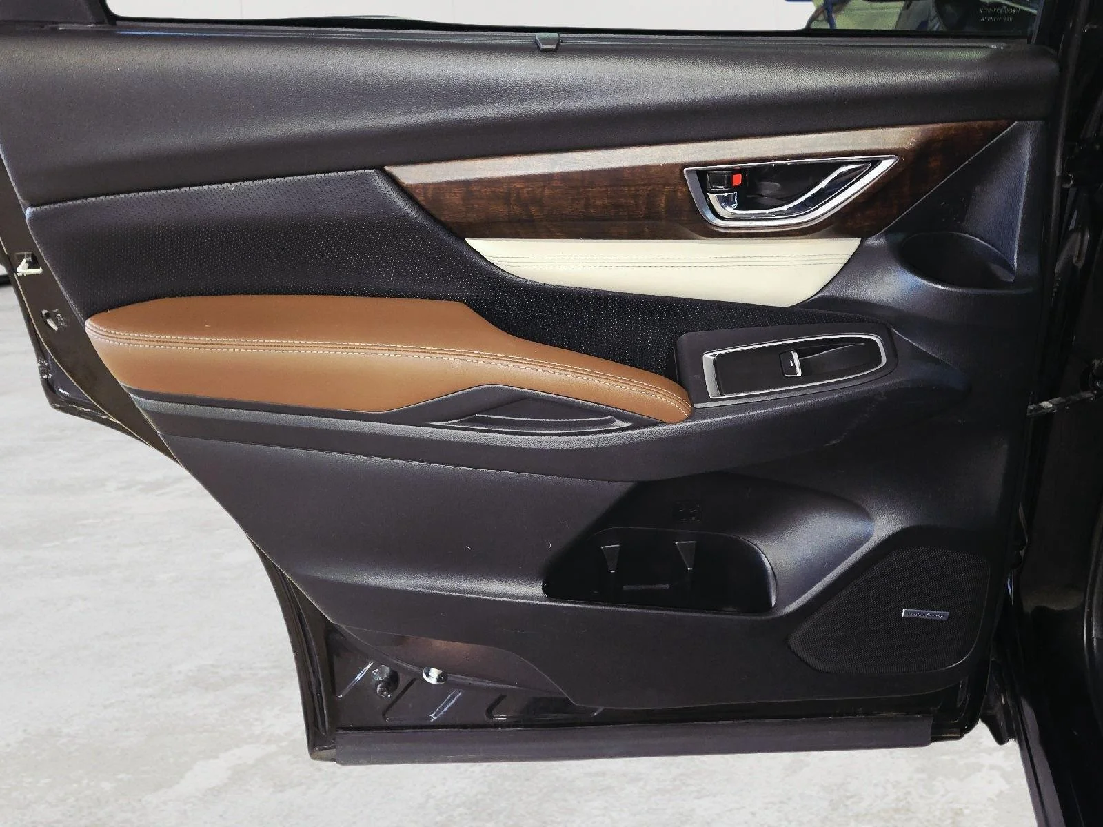 Used 2020 Crystal Black Silica Subaru Touring image 31