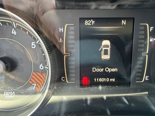 Used 2014 White Jeep Latitude image 6