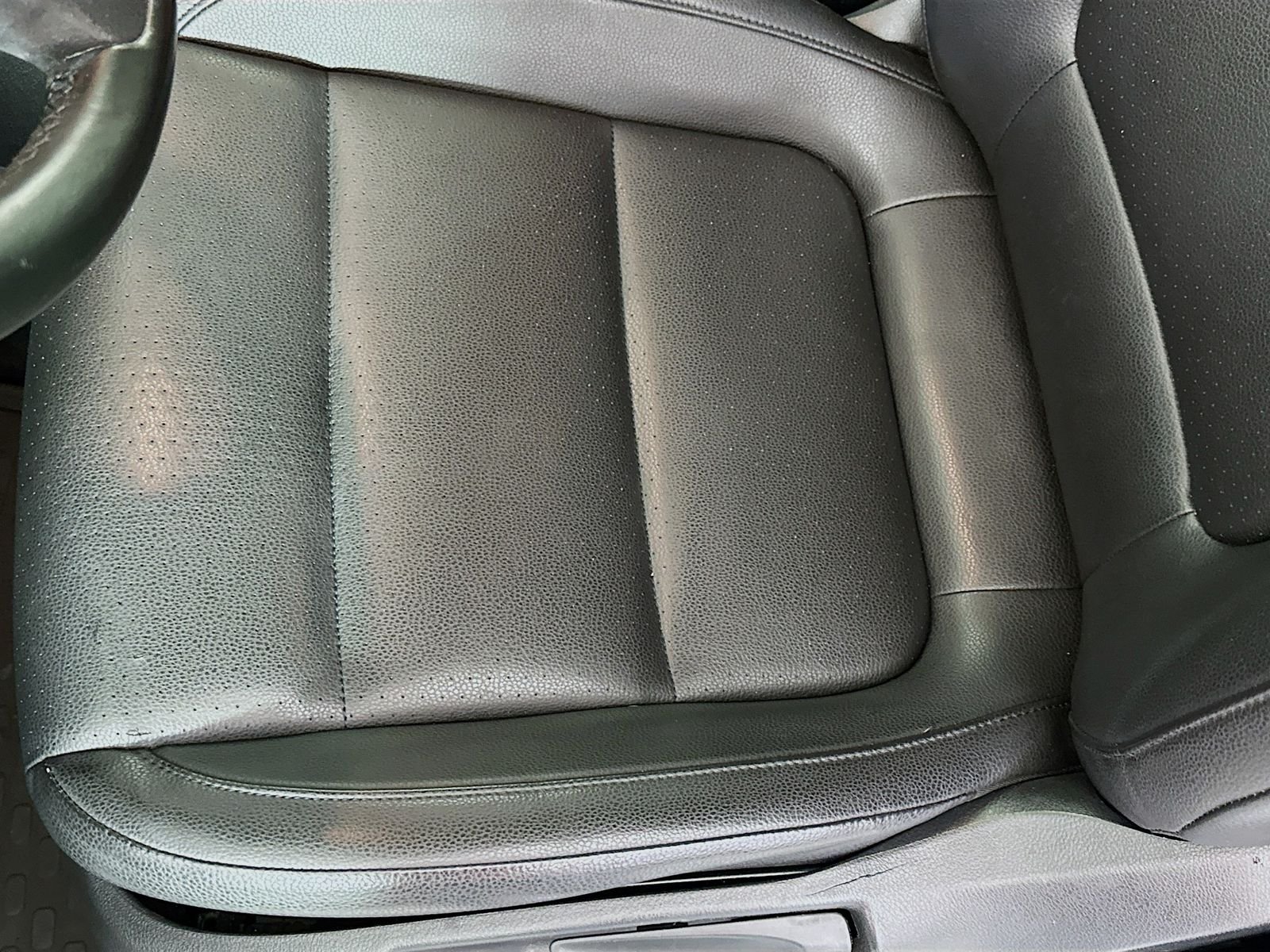 Used 2013 Reflex Silver Metallic Volkswagen SE image 18