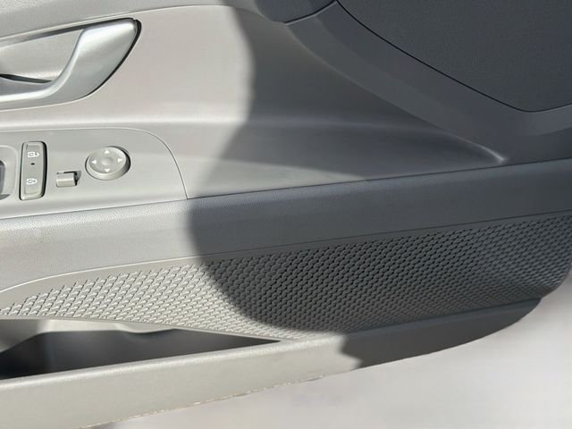 Used 2025 White Hyundai SE image 18