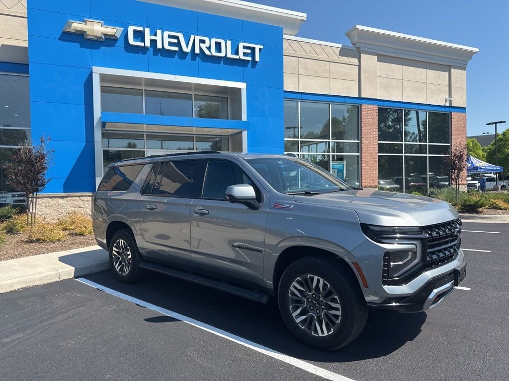 Used 2025 Gray Chevrolet Z71 image 3