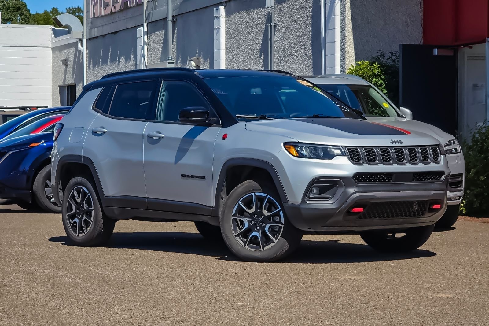 Used 2025 Silver Jeep Trailhawk image 2