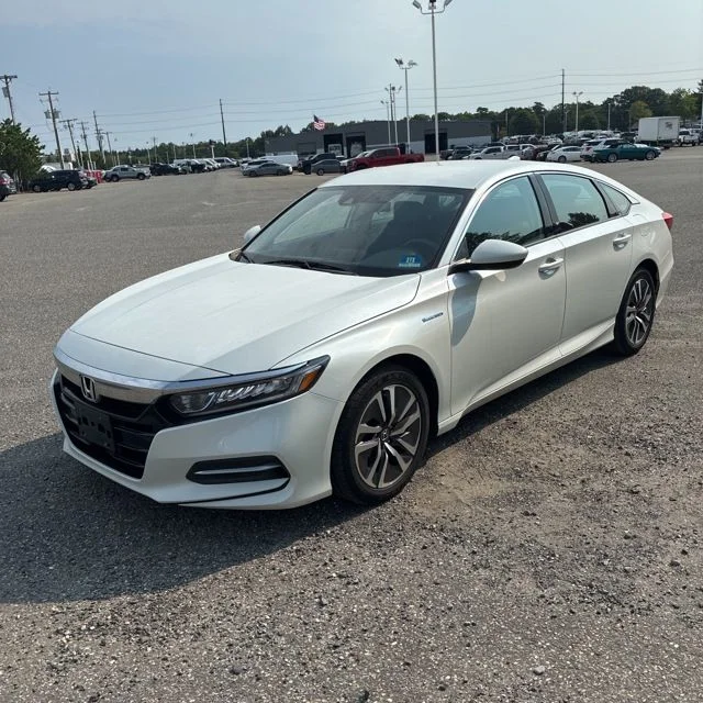 Used 2018 White Orchid Pearl Honda Base image 1