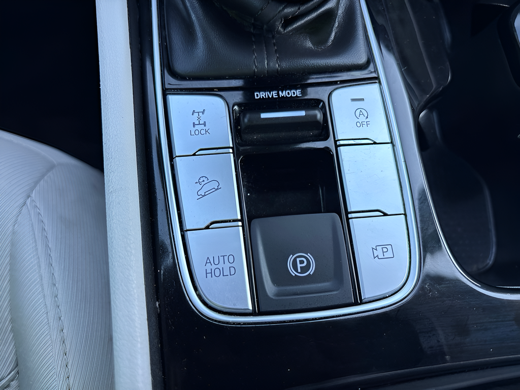 Certified Used 2025 Green Hyundai SEL image 32