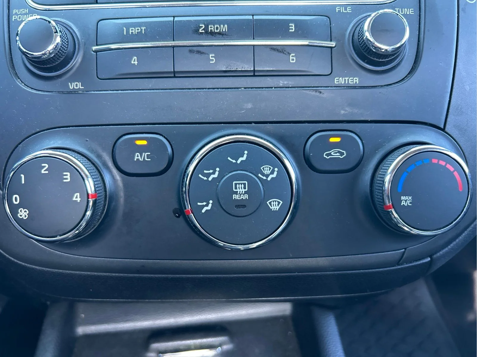 Used 2016 Clear White Kia LX image 28