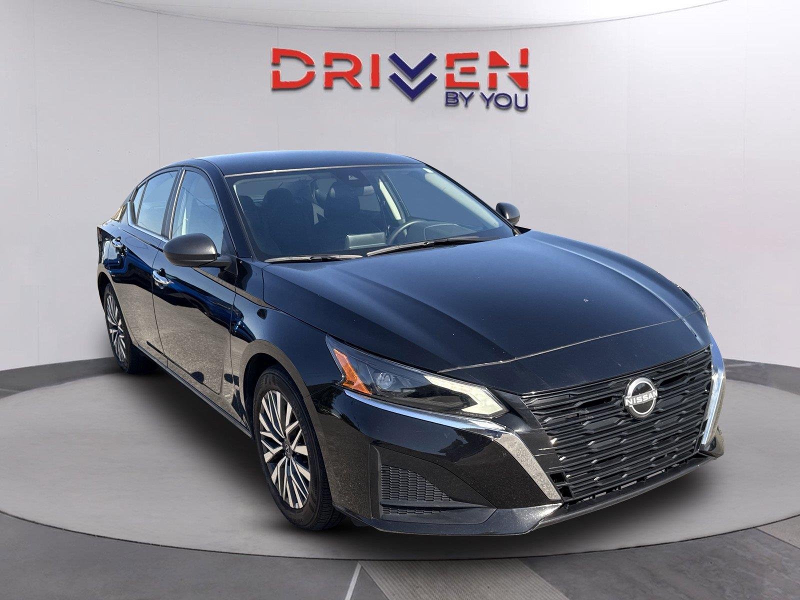 Used 2025 Super Black Nissan SV image 2