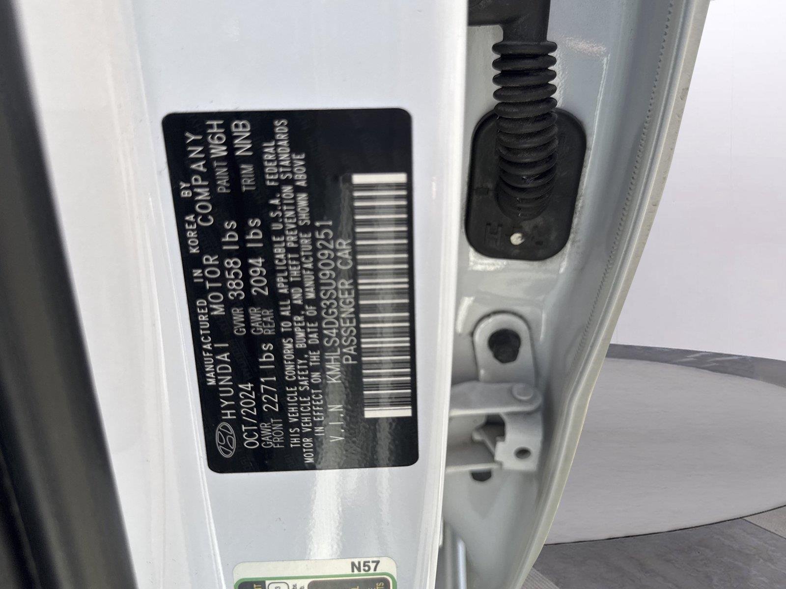 Used 2025 Serenity White Hyundai SEL Convenience image 39