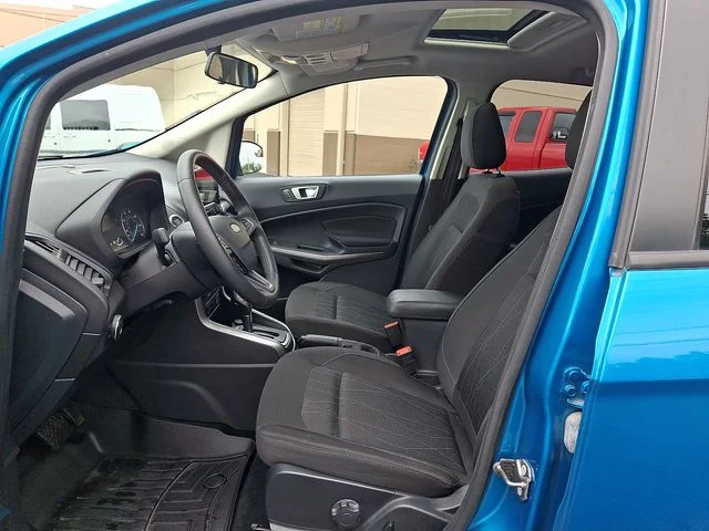 Used 2018 Blue Ford SE image 13