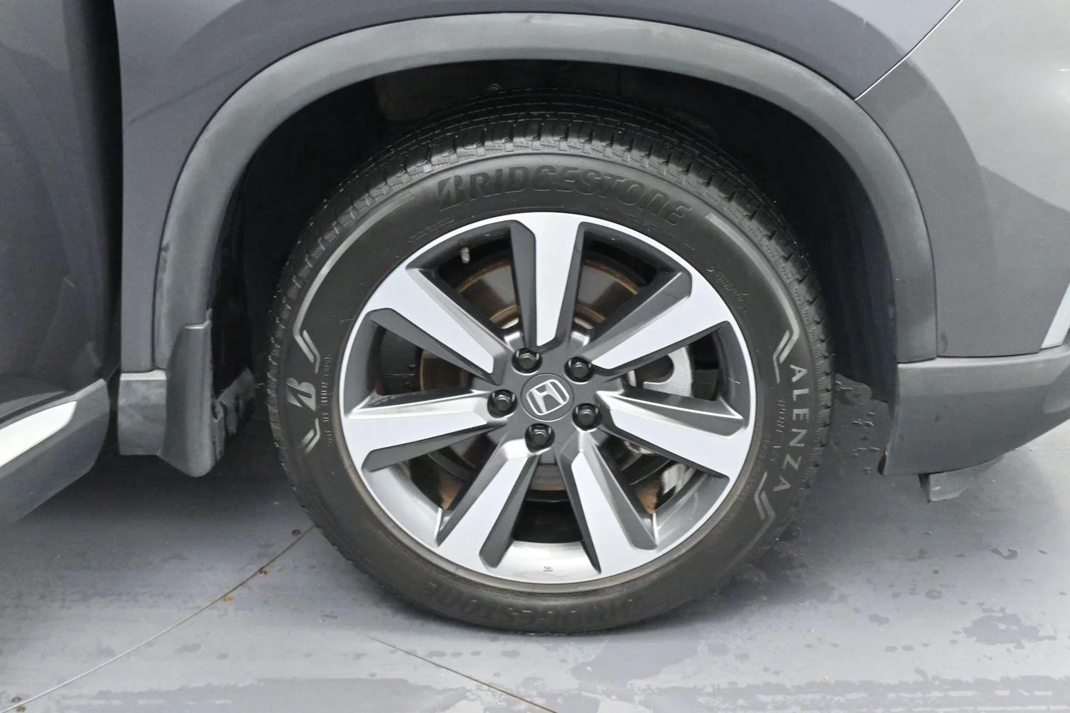 Used 2024 Modern Steel Metallic Honda Touring image 37