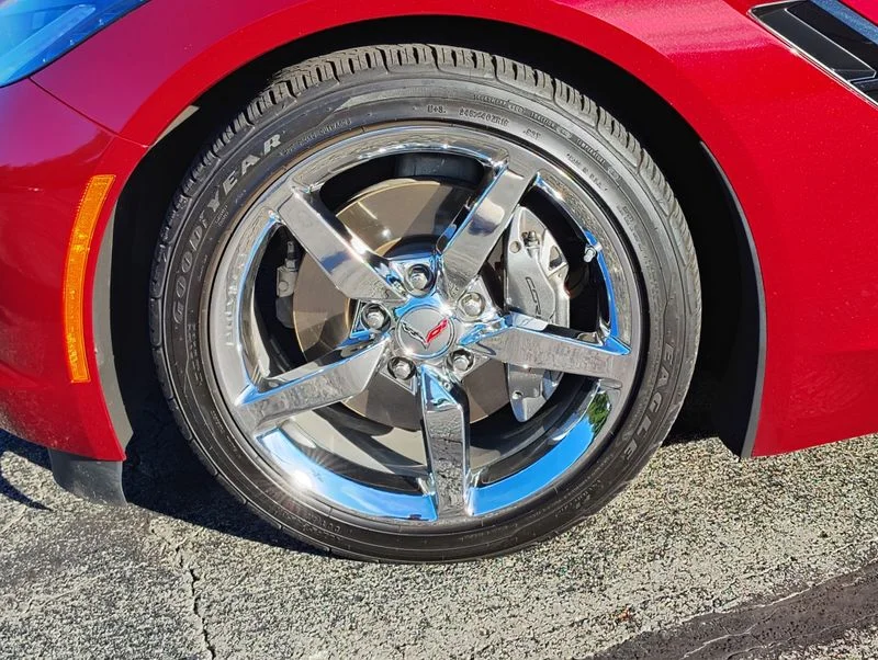 Used 2015 Red Chevrolet Stingray image 12