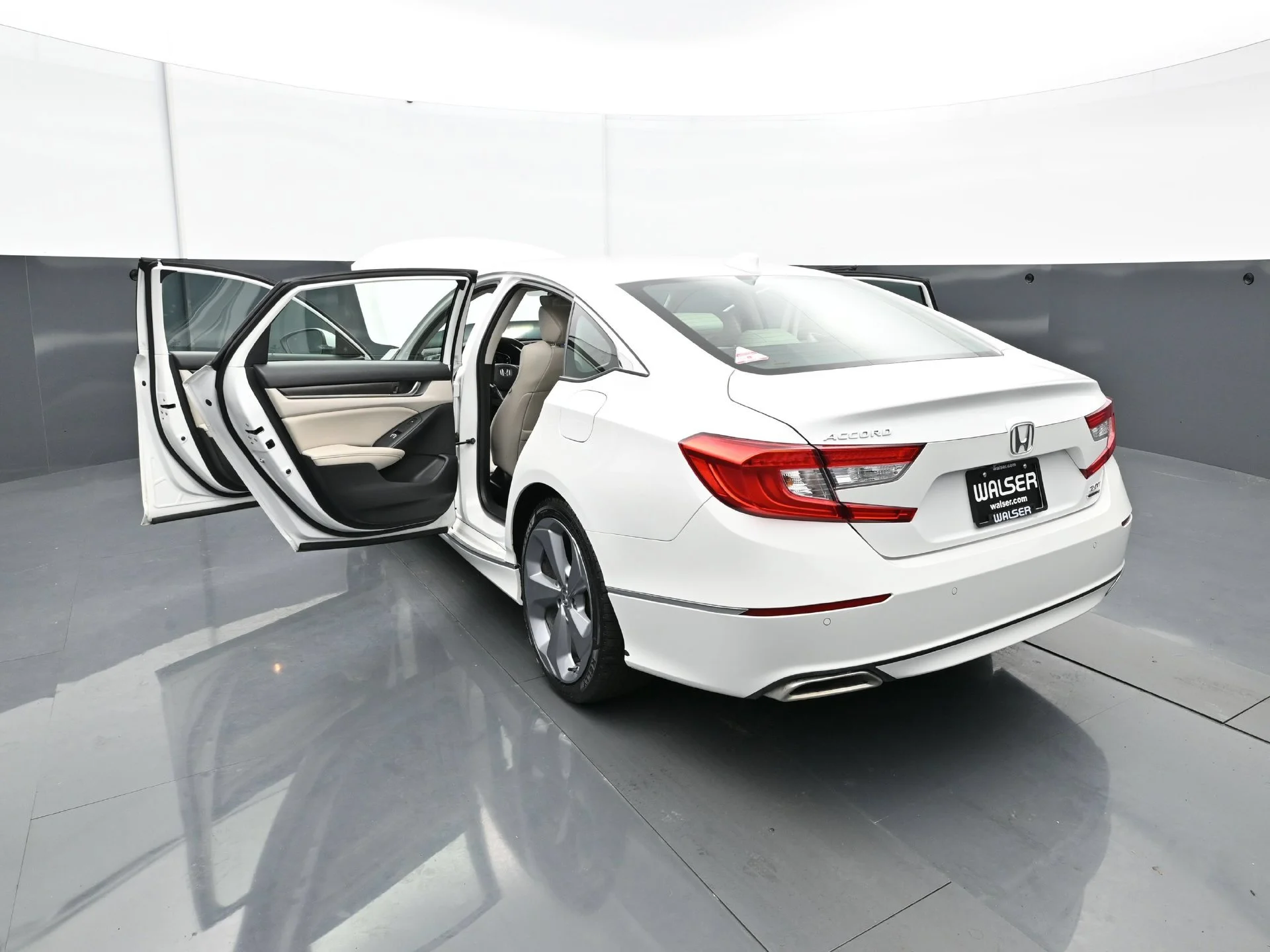 Used 2019 White Honda Touring 2.0T Auto image 38