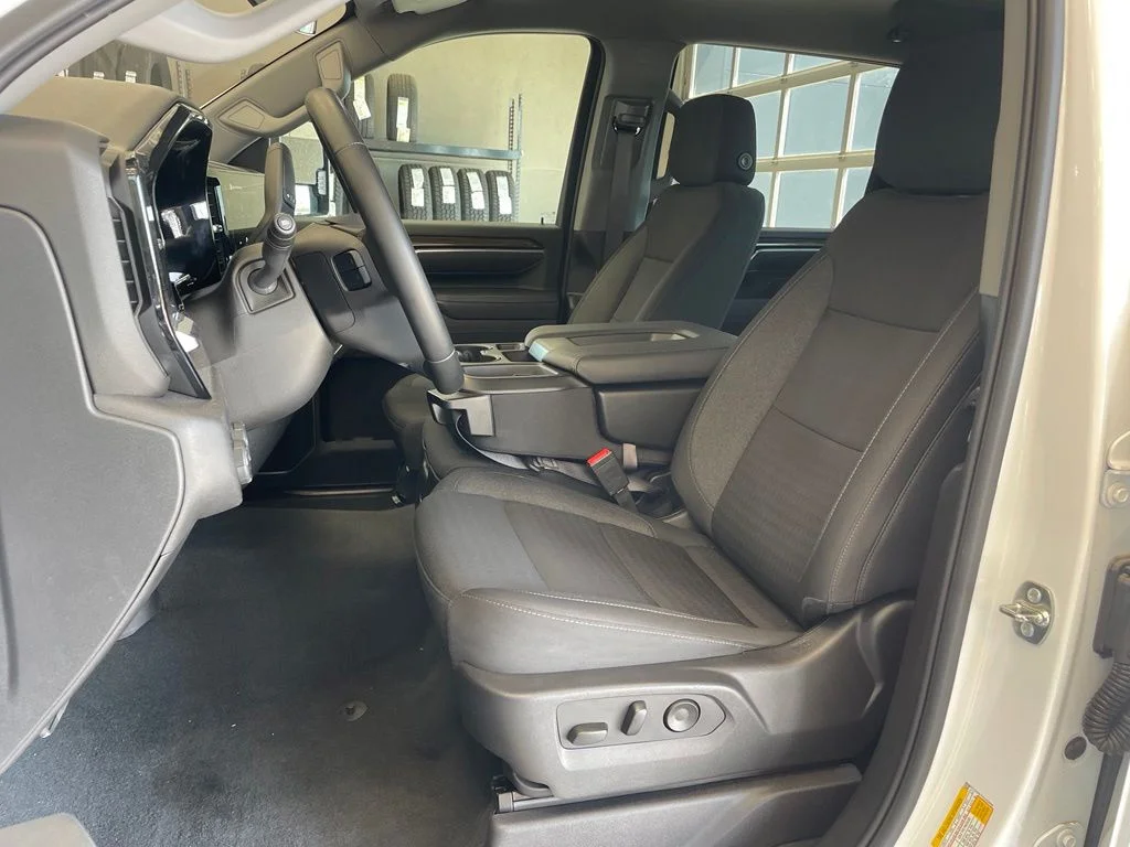 Used 2025 White Chevrolet LT image 15