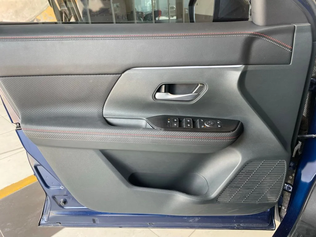 Certified Used 2025 Blue Nissan SR image 9