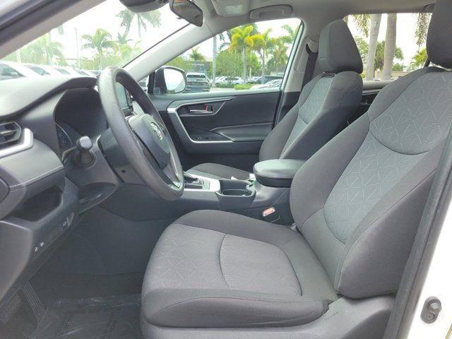 2020 Toyota RAV4 XLE - Photo 13