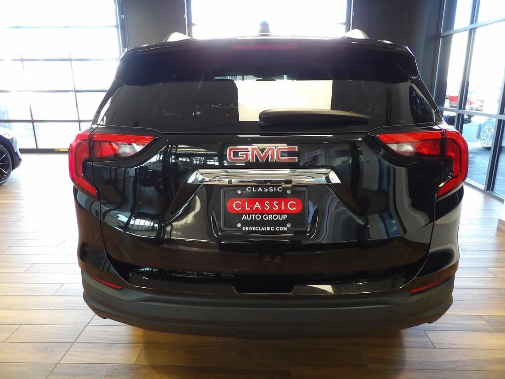 Used 2018 Ebony Twilight Metallic GMC SLE image 9