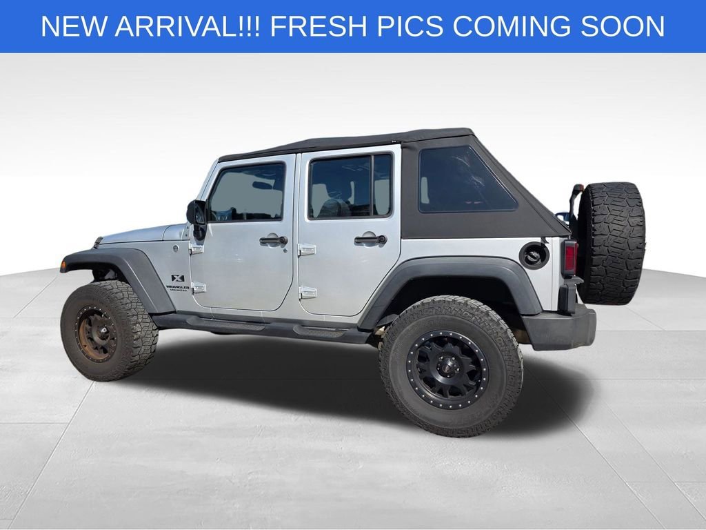 Used 2009 Silver Jeep X image 4