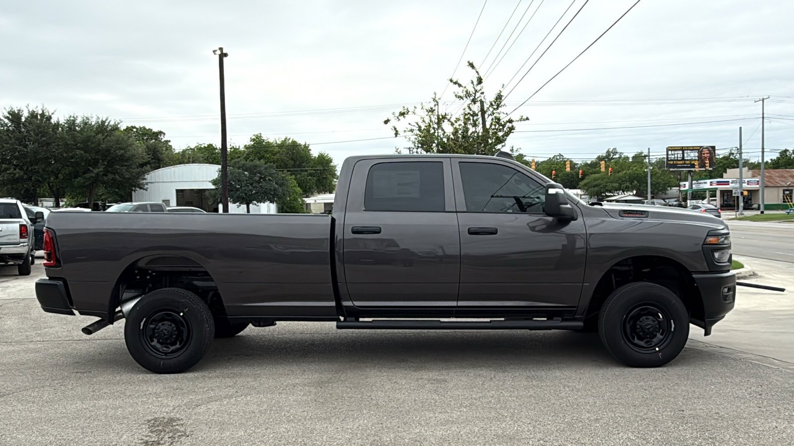 New 2026 Granite Crystal Metallic Clear-Coat Exterior Paint RAM Tradesman image 4