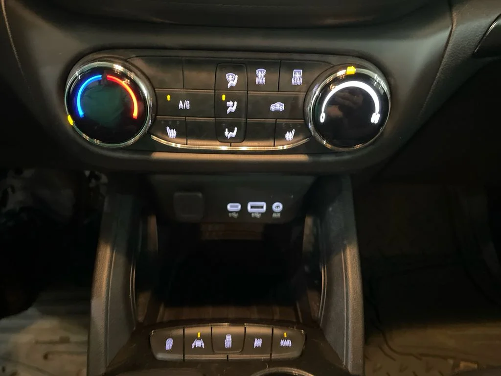 Used 2022 Summit White Chevrolet LT image 19