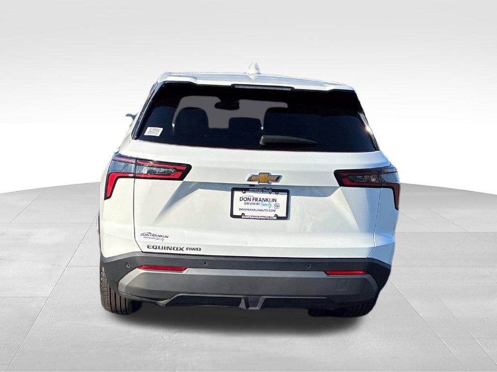 Used 2025 White Chevrolet LT image 4