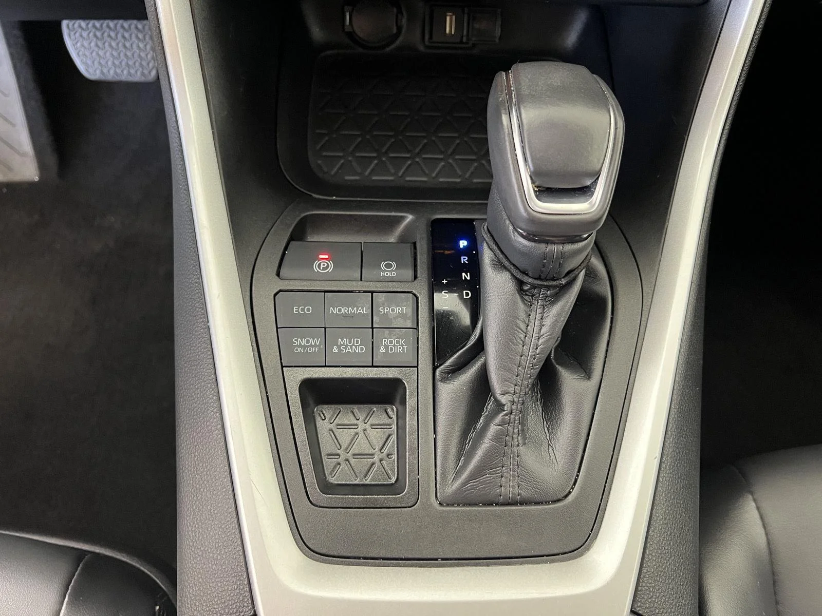 Used 2022 Magnetic Gray Metallic Toyota XLE Premium image 22