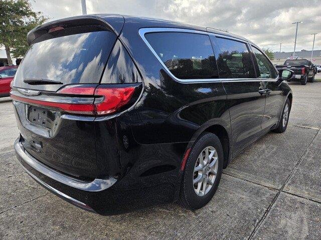 Used 2024 Diamond Black Crystal Pearlcoat Chrysler Touring L image 4