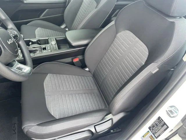 2025 Kia K5 LXS - Photo 17
