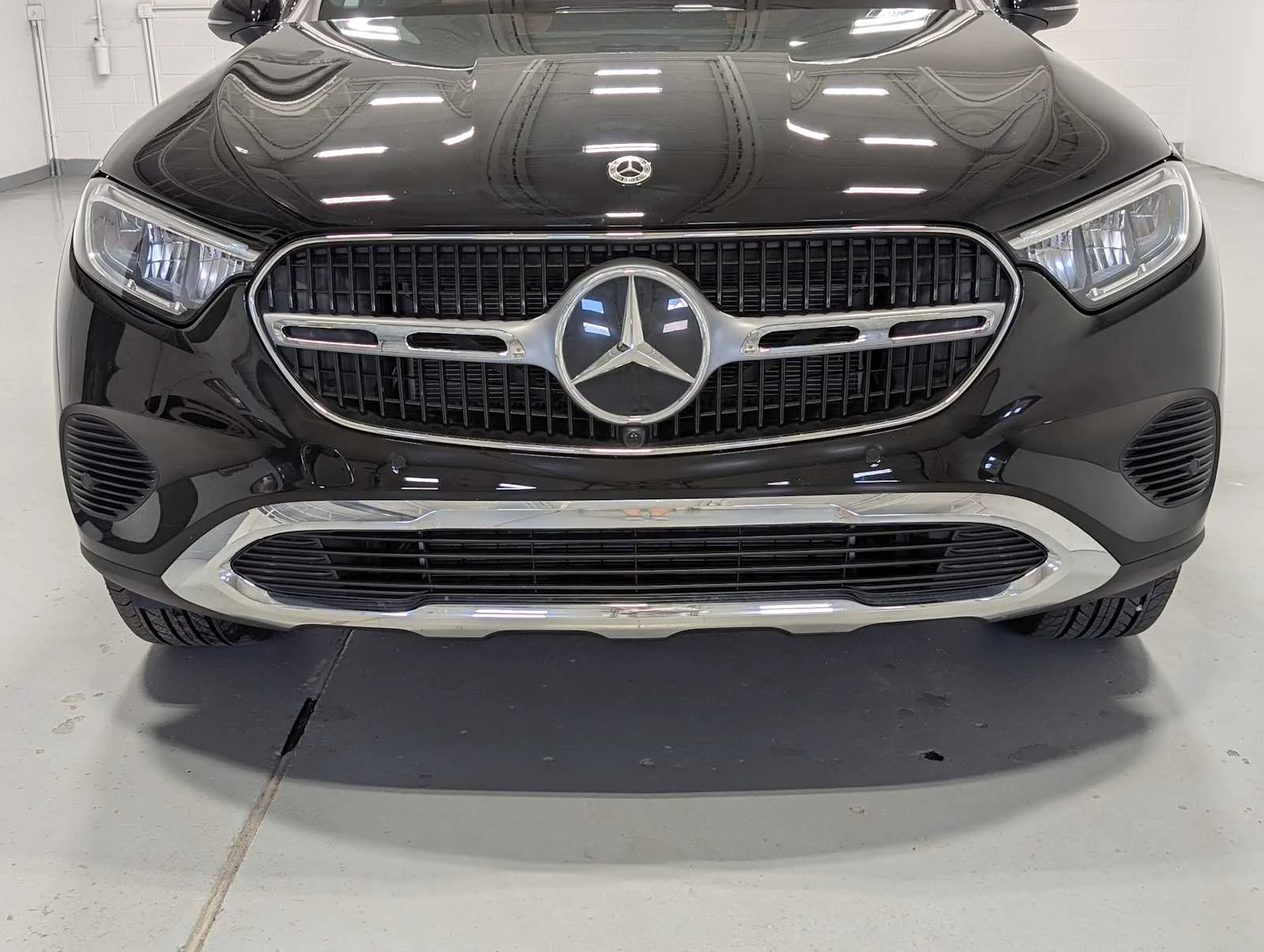Used 2025 Black Mercedes-Benz GLC 300 image 2