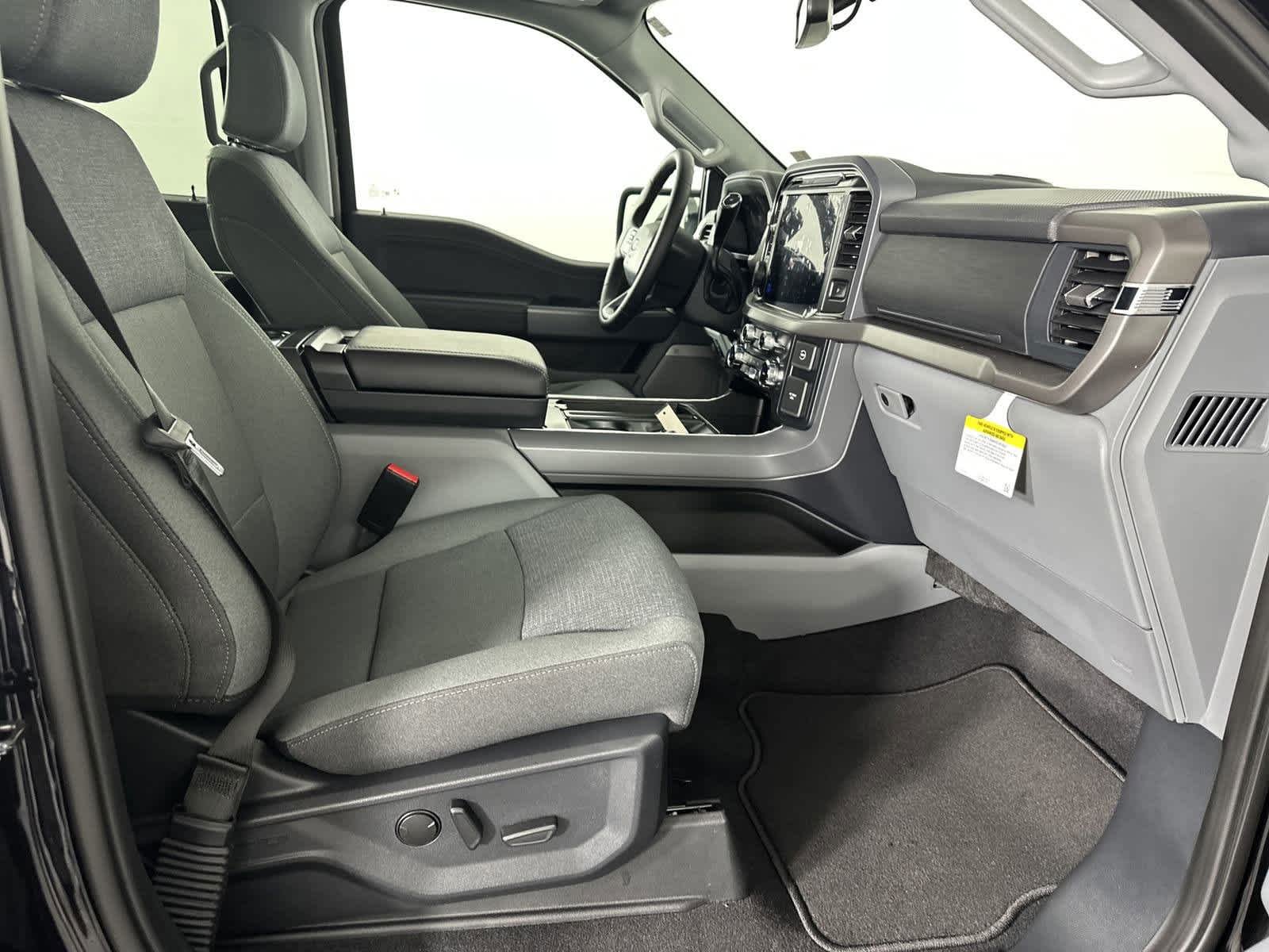 2025 Ford F-150 XLT - Photo 12