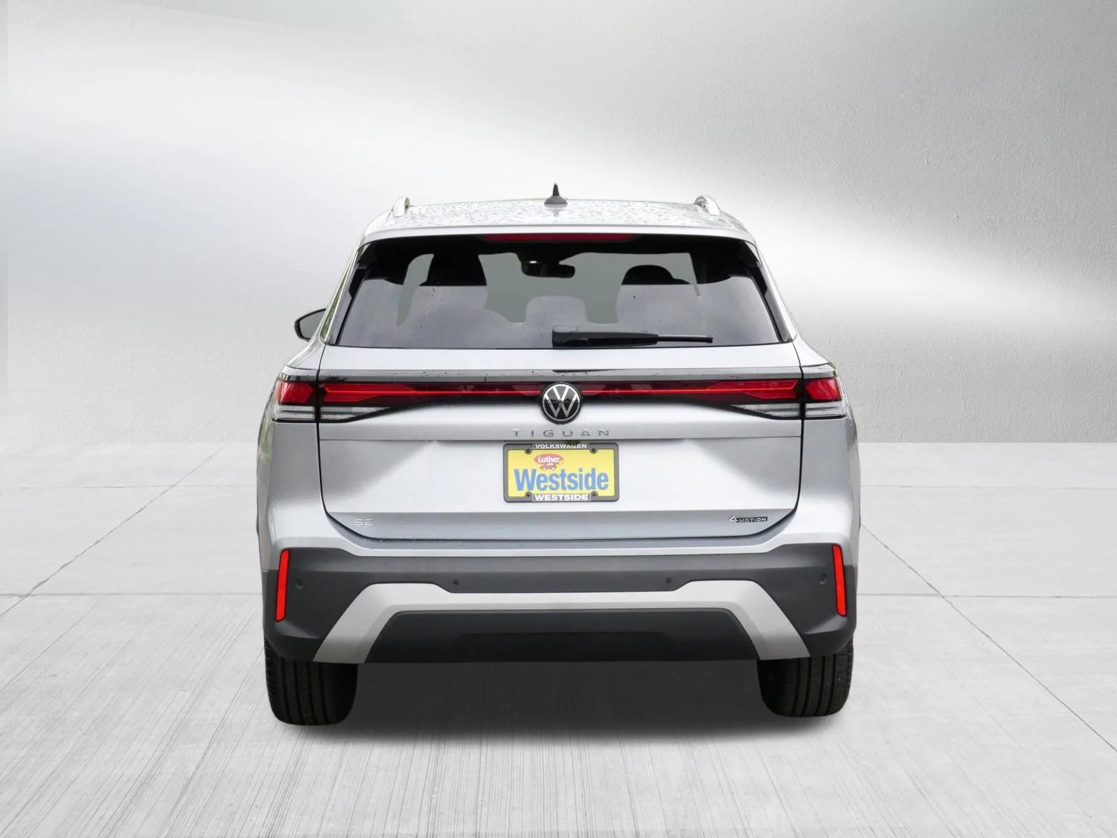 Certified Used 2025 Pyrite Silver Metallic Volkswagen SE image 6