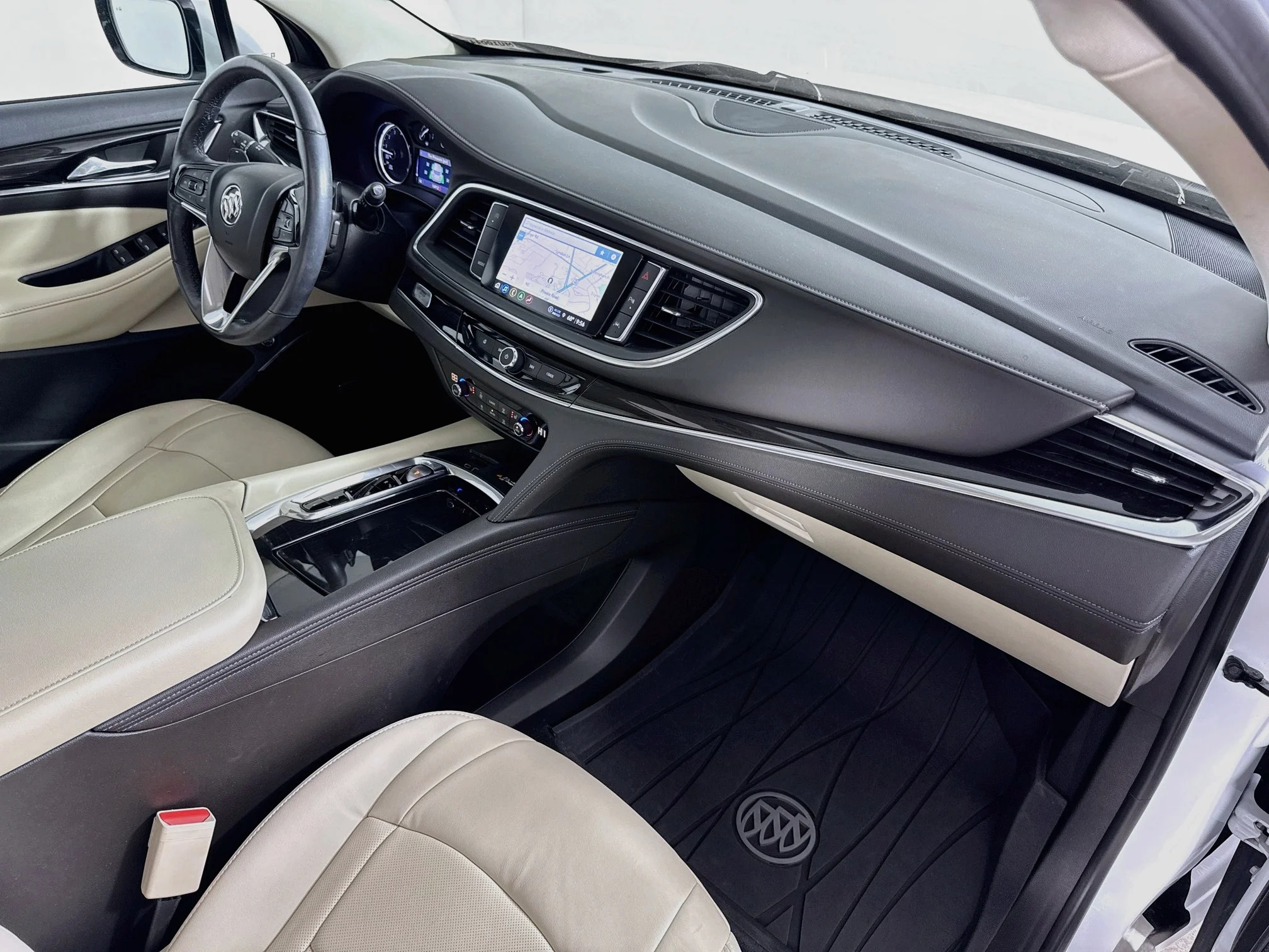 Used 2023 White Frost Tricoat Buick Essence image 32