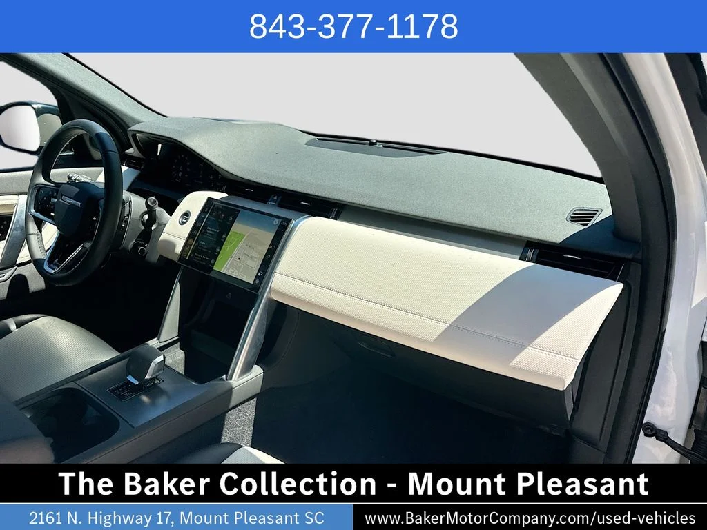 Used 2024 White Land Rover SE image 31