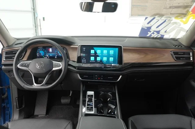 2025 Volkswagen Atlas SE w/Tech - Photo 24
