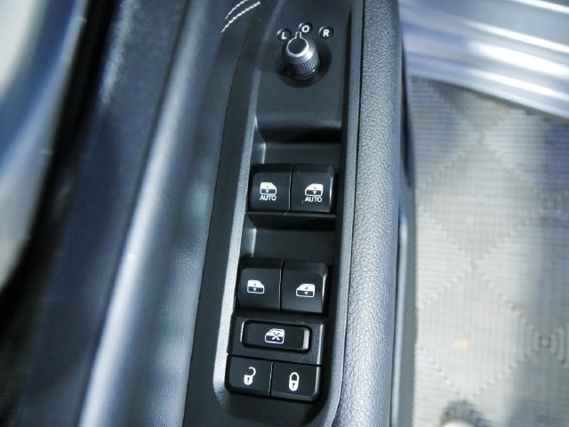 Used 2023 Silver Jeep High Altitude image 22