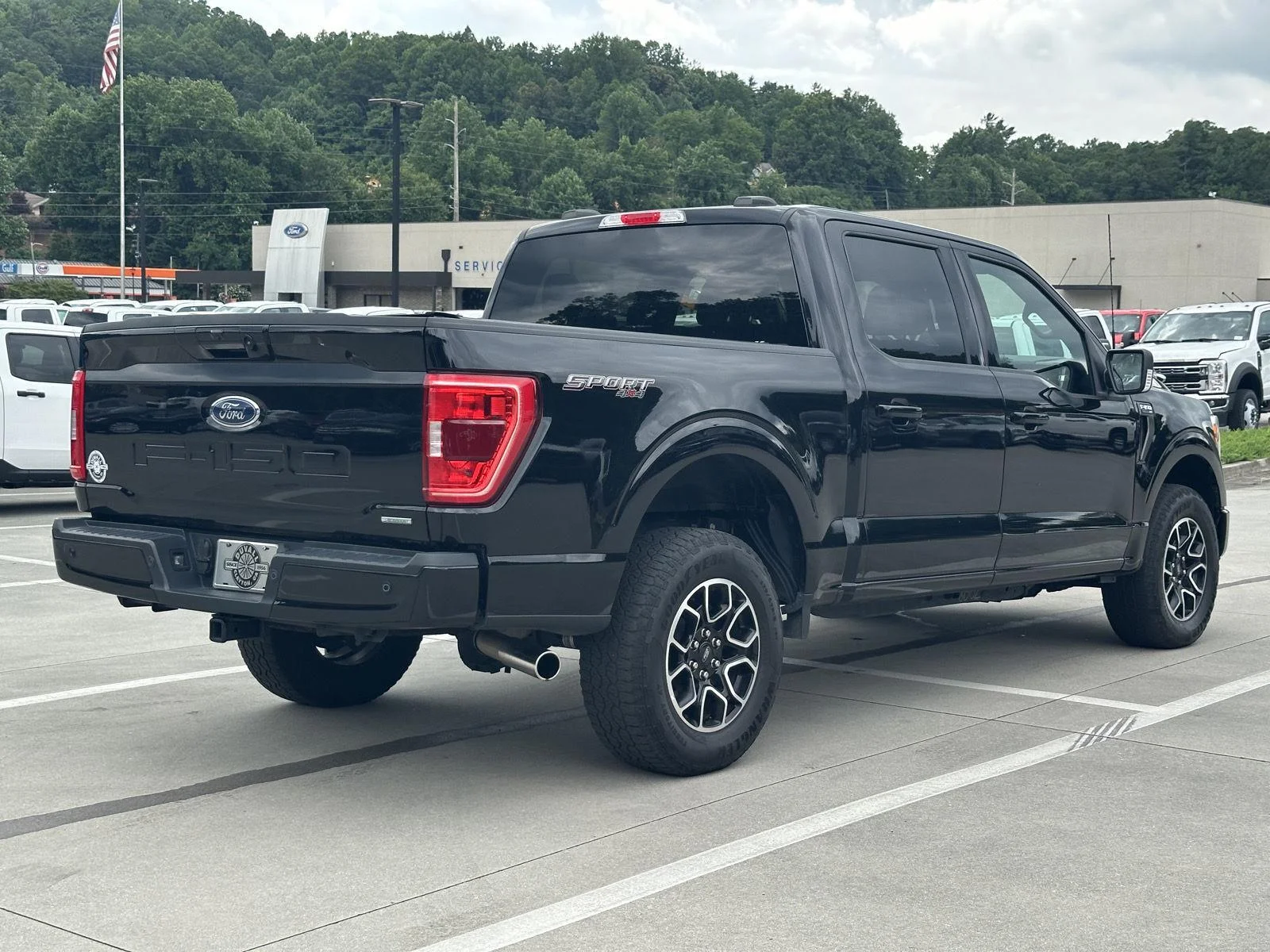 Used 2022 Agate Black Metallic Ford XLT image 7