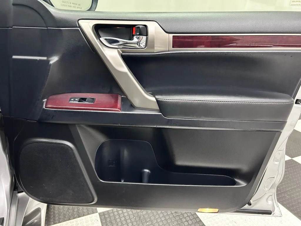 Used 2016 Silver Lexus 460 image 19