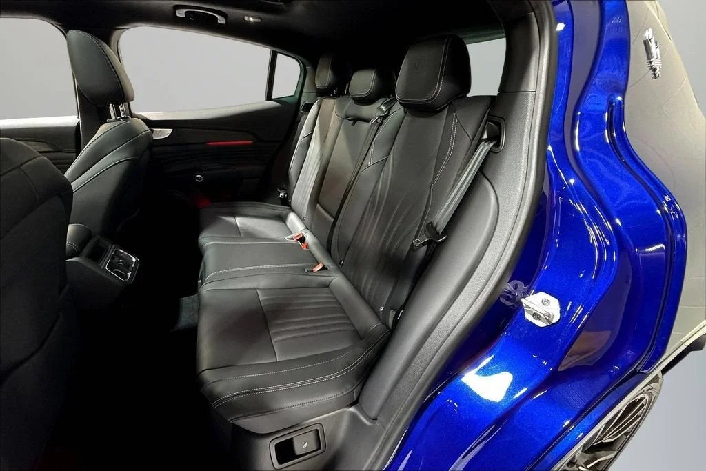 Used 2025 Blu Intenso Metallic Maserati  image 22