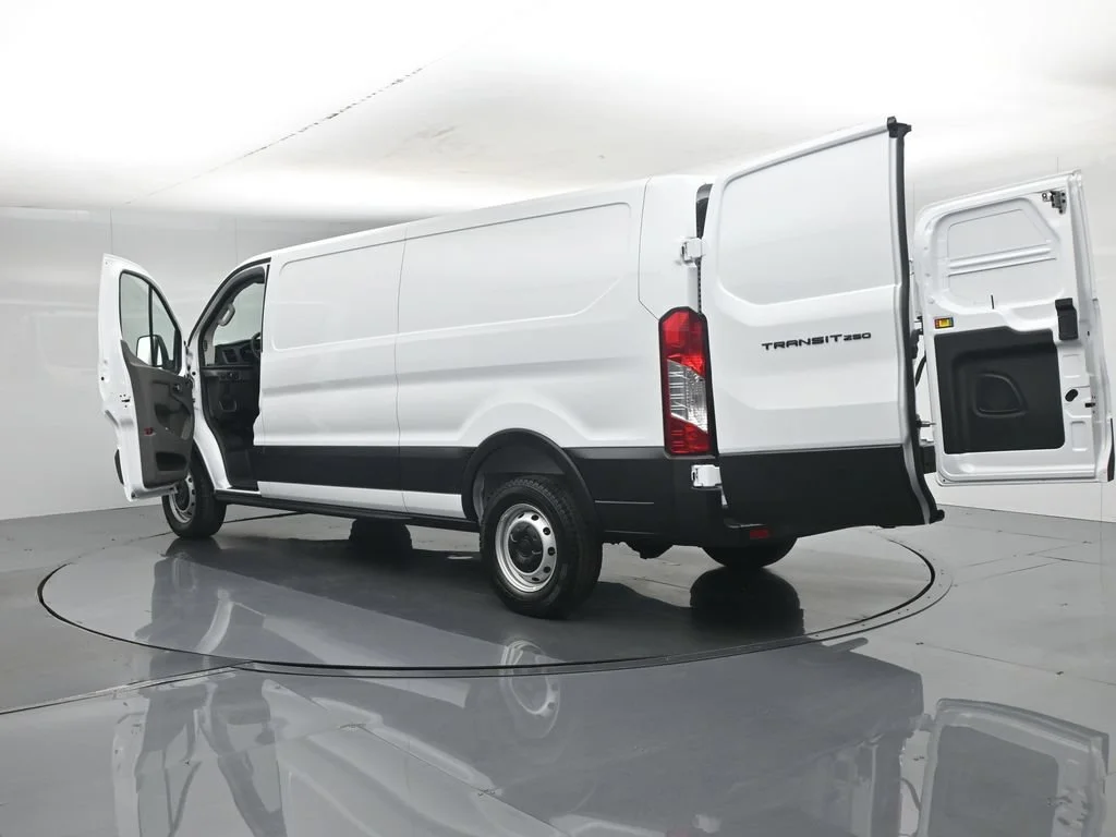 New 2026 Oxford White Ford Base image 30