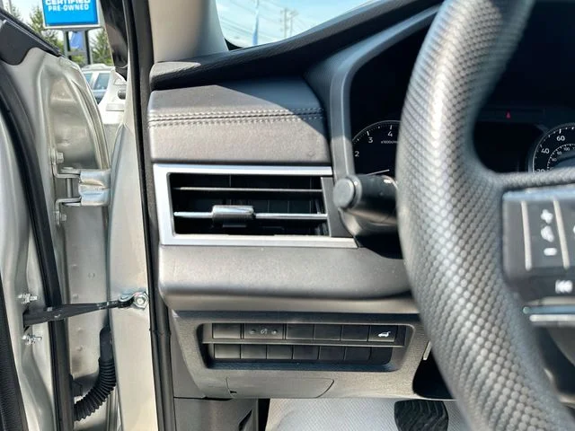 Used 2024 Silver Mitsubishi SE image 20