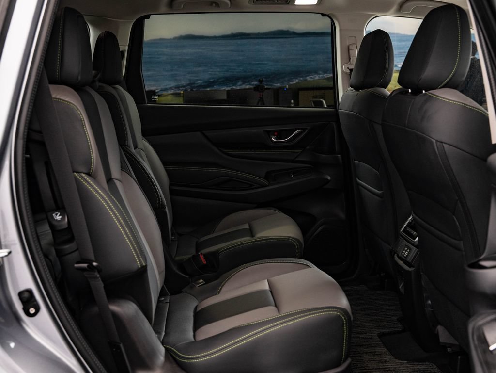 Used 2025 Ice Silver Metallic Subaru Onyx Edition image 42