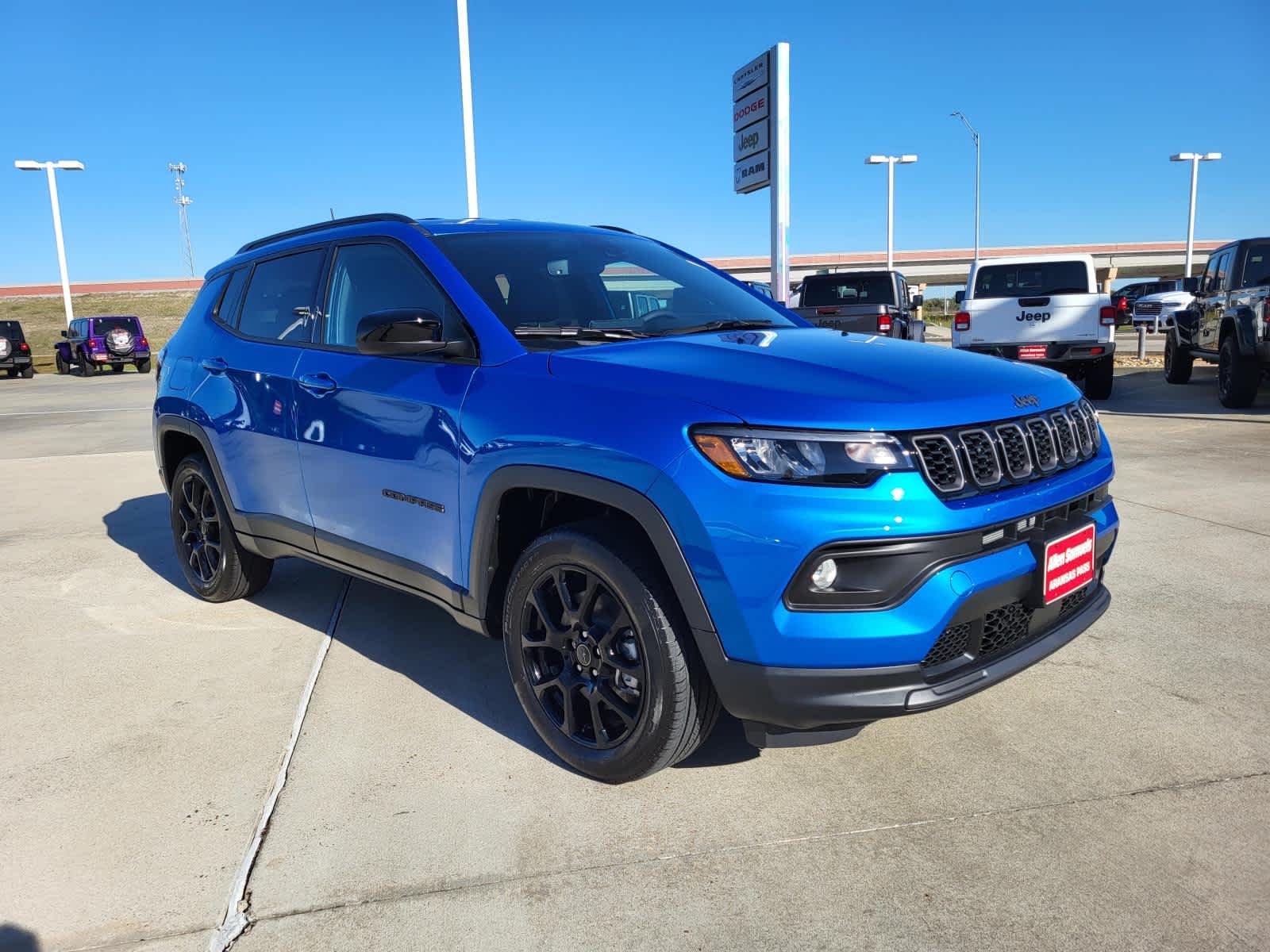 New 2026 Hydro Blue Pearlcoat Jeep Latitude Altitude image 7