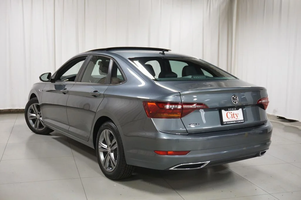 Used 2019 Platinum Gray Metallic Volkswagen R-Line image 17