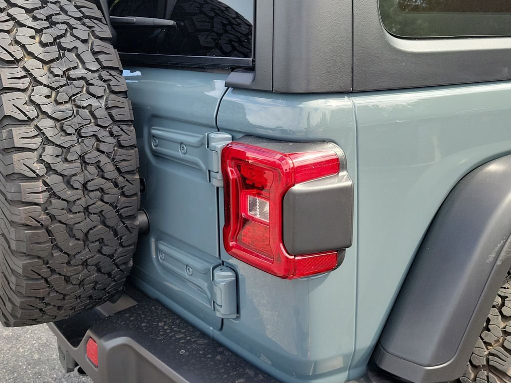 Used 2024 Gray Jeep Rubicon image 10