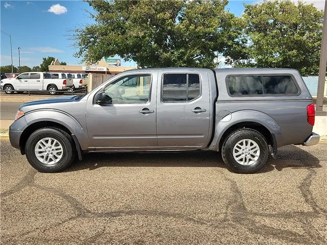 Used 2018 Gray Nissan SV 4x4 Crew Cab 6 ft. box 139.9 in. WB image 2