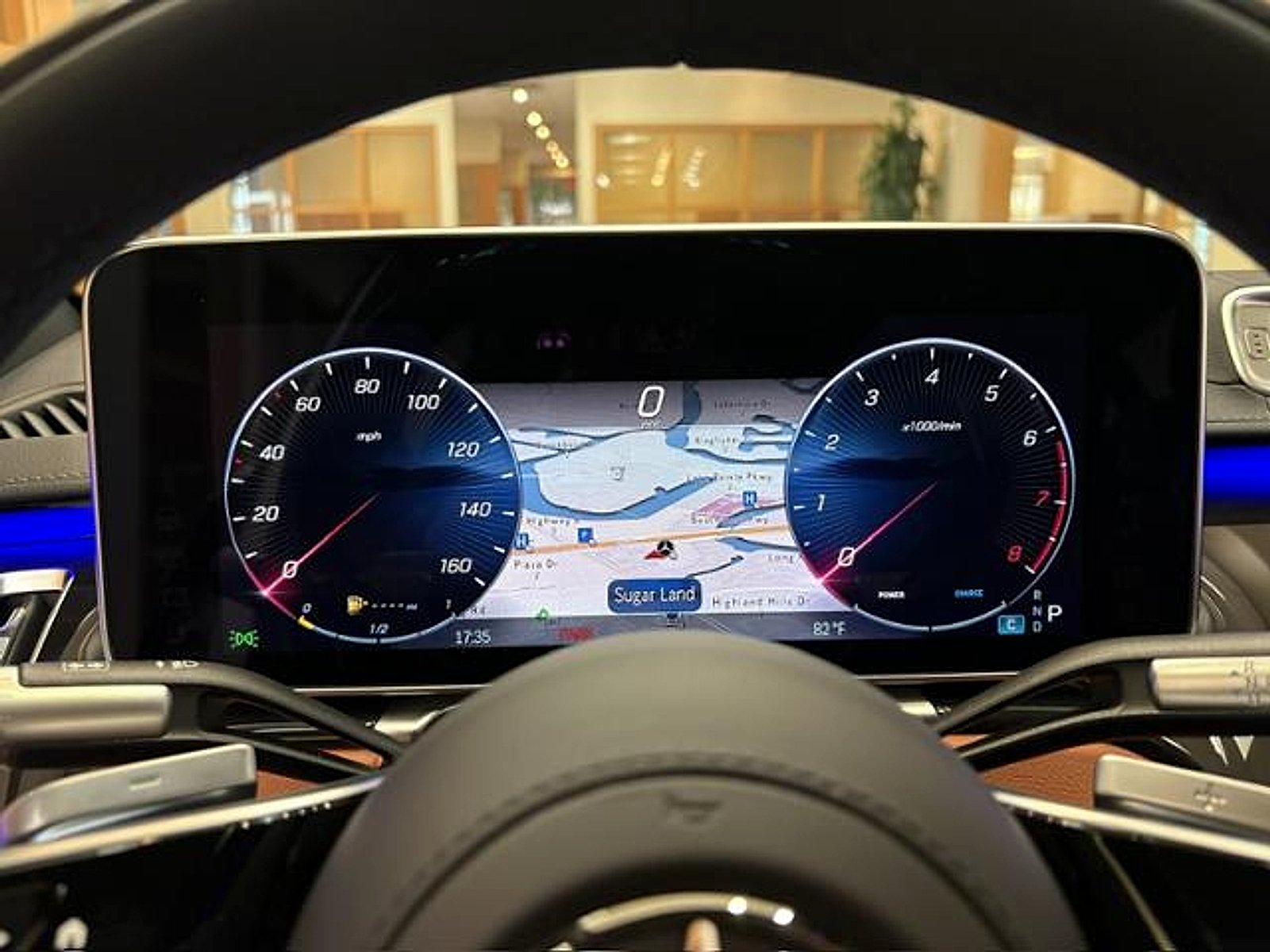 New 2026 MANUFAKTUR Moonlight White Metallic Mercedes-Benz 4MATIC® image 16